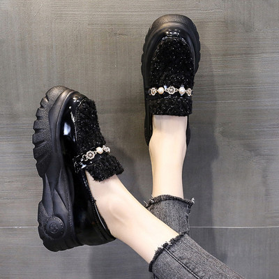 Aktuális pehely és magas talpú női cipők