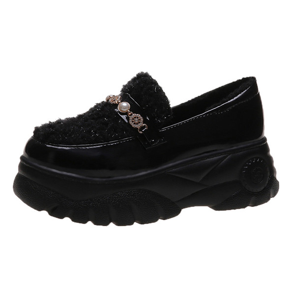 Aktuális pehely és magas talpú női cipők