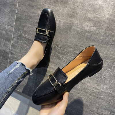 Alkalmi női bőrcipő - lapos talppal