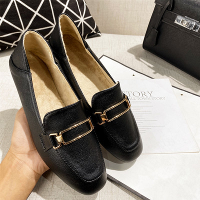 Alkalmi női bőrcipő - lapos talppal