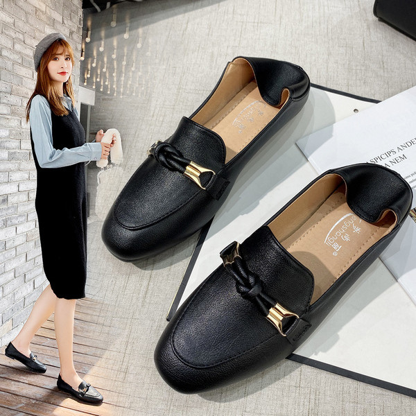 Alkalmi női bőrcipő - lapos talppal