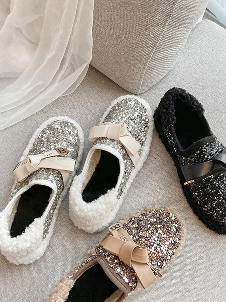 Pantofi moderni de dama cu efect stralucitor si panglica