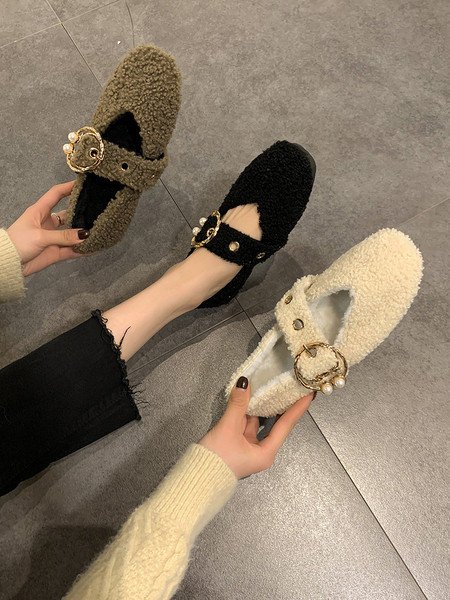 Női alkalmi cipő csattal