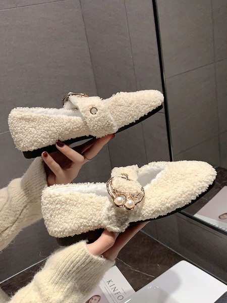 Női alkalmi cipő csattal