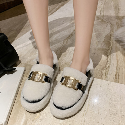 Pehelycipő fém elemekkel