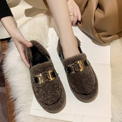 Pehelycipő fém elemekkel