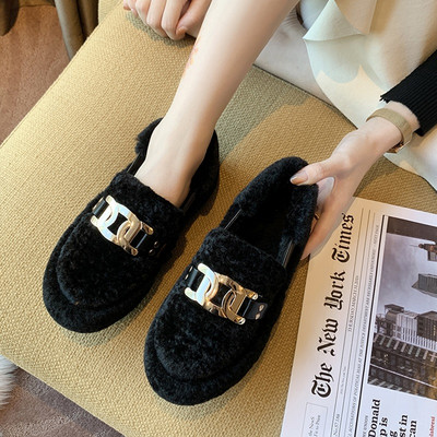 Pehelycipő fém elemekkel