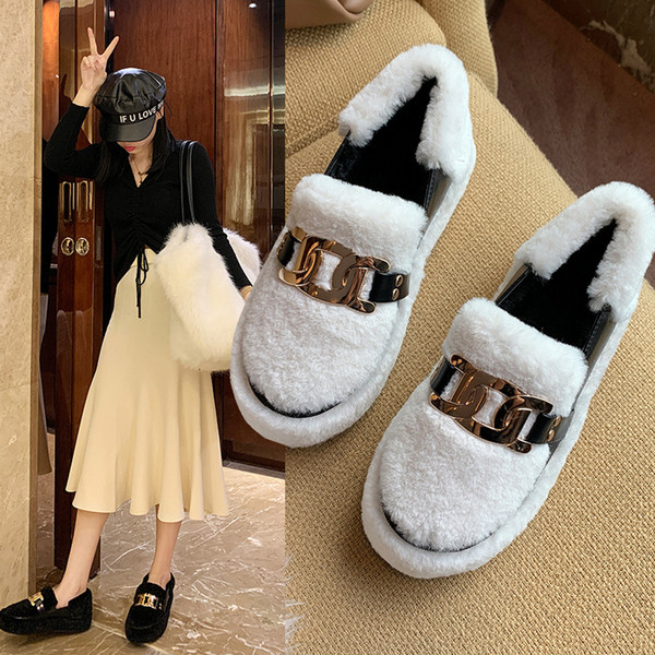 Pehelycipő fém elemekkel