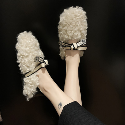 Modern női cipő fűzővel és pehellyel