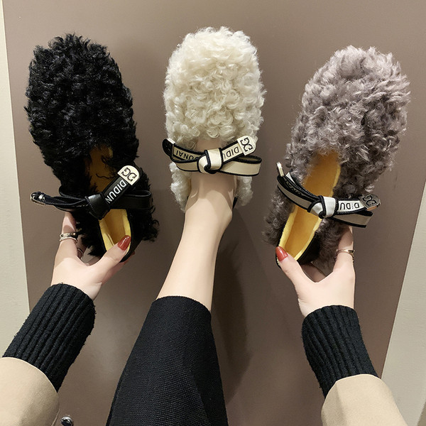 Modern női cipő fűzővel és pehellyel