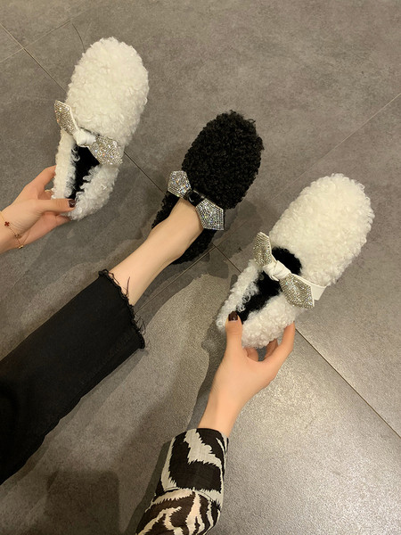 Alkalmi női pehelycipő szalaggal