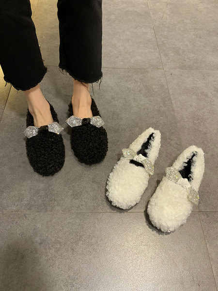 Alkalmi női pehelycipő szalaggal