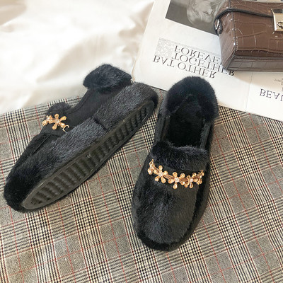 Γυναικεία παπούτσια με επίπεδη σόλα και διακοσμιτικές πέτρες