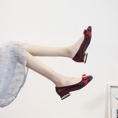 Új modell női lakkcipő fém elemmel