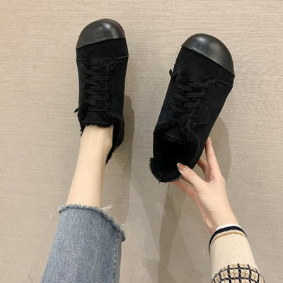 Új fűzős és pehelyes női cipőmodell