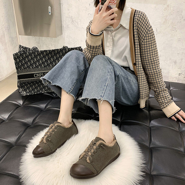 Új fűzős és pehelyes női cipőmodell