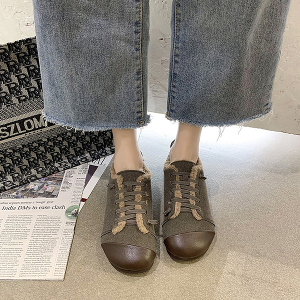 Új fűzős és pehelyes női cipőmodell