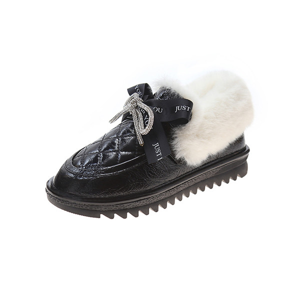 Női bőrcipő fűzővel és pehellyel