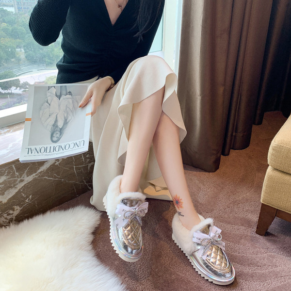 Női bőrcipő fűzővel és pehellyel