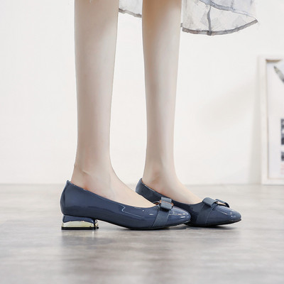 Modern női lakkcipő négyszögletes sarkú - két modell