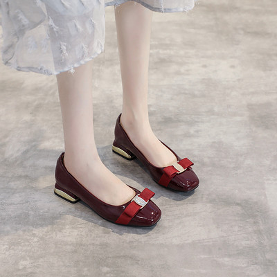 Modern női lakkcipő négyszögletes sarkú - két modell