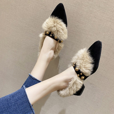 Stílusos női cipő pehely és fém elemekkel