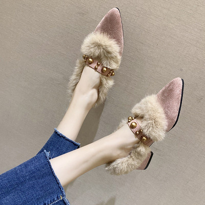 Stílusos női cipő pehely és fém elemekkel