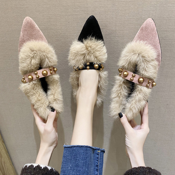 Stílusos női cipő pehely és fém elemekkel