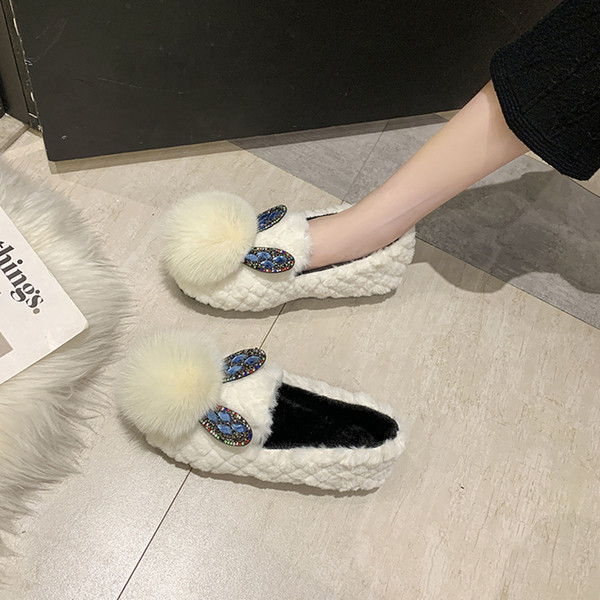 Női pehelycipő 3D elemekkel