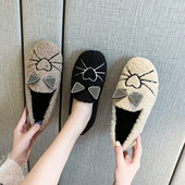 Alkalmi cipő hímzéssel, lapos talppal