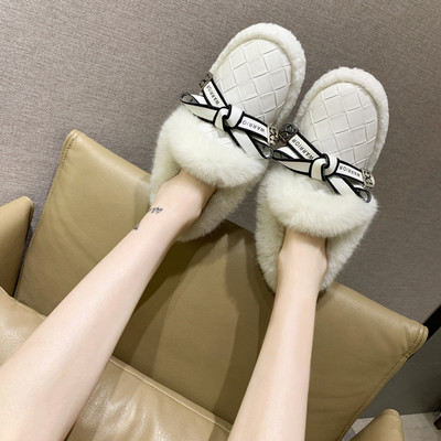 Öko bőrből készült női cipő pehellyel és fűzővel