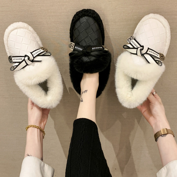 Öko bőrből készült női cipő pehellyel és fűzővel