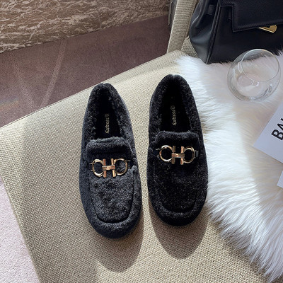 Alkalmi női pehelycipő fém elemmel