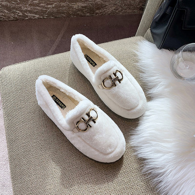 Alkalmi női pehelycipő fém elemmel