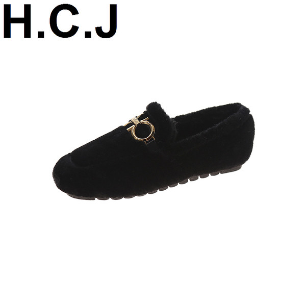 Alkalmi női pehelycipő fém elemmel