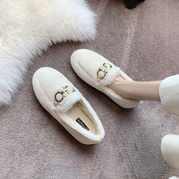 Alkalmi női pehelycipő fém elemmel