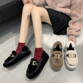 Női pehelycipő csattal