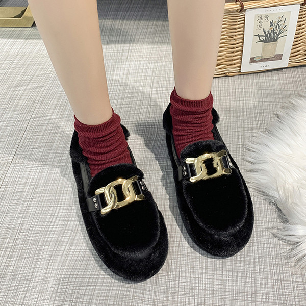 Női pehelycipő csattal