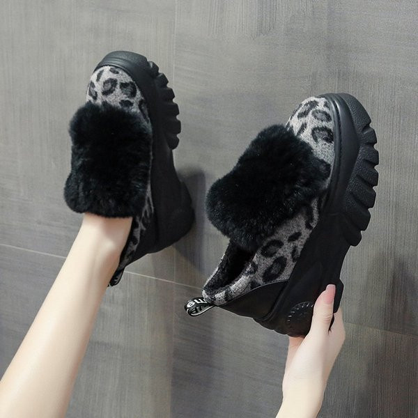 Alkalmi női cipő magas talppal és pehellyel