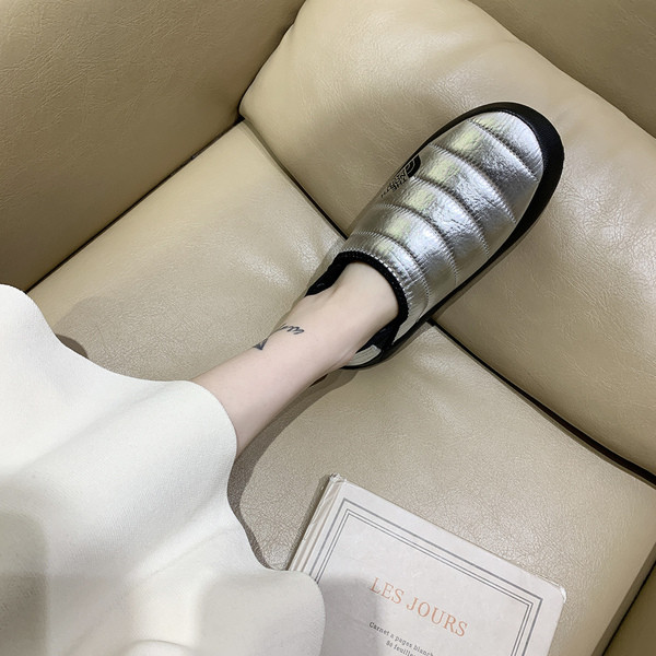 Aktuális lapos talpú női cipők