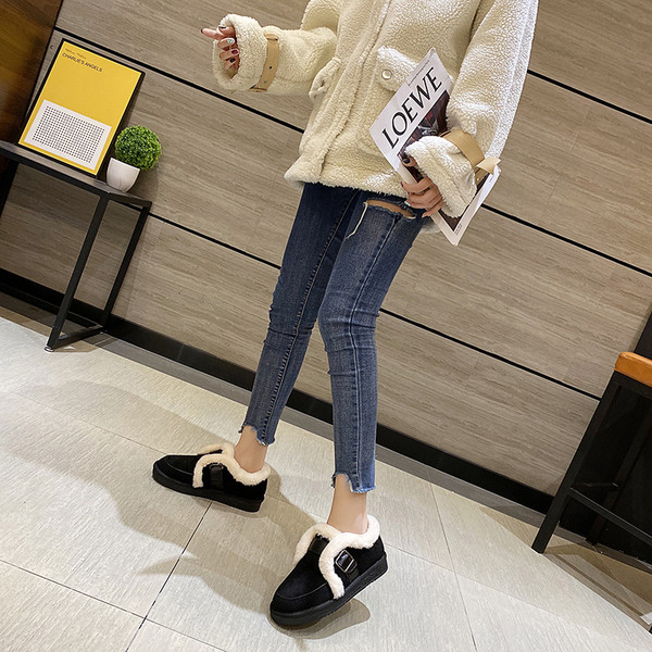 Öko velúrból készült modern női cipő pehellyel