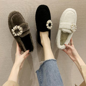 Női pehelycipő gyöngyökkel