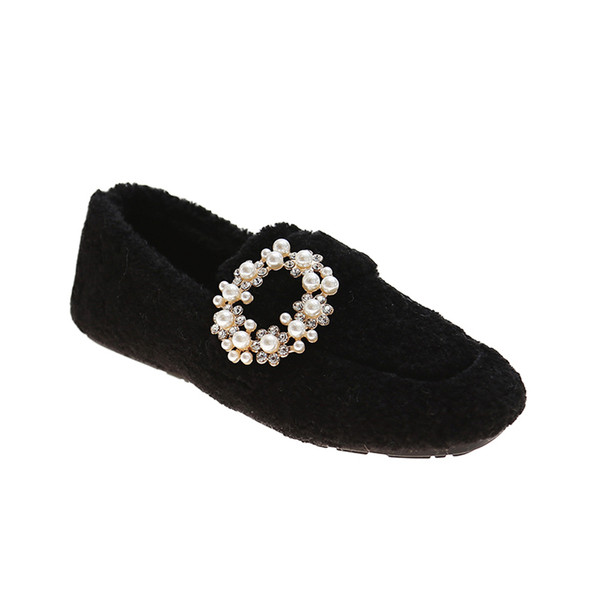 Női pehelycipő gyöngyökkel