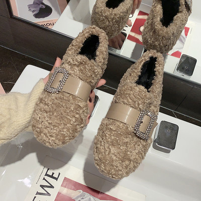 Ležerne ženske perje s kopčom