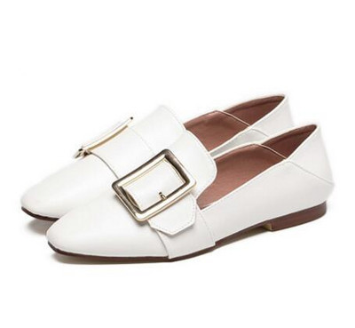 Alkalmi női cipő - csattal és lapos talppal