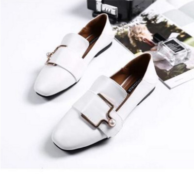 Alkalmi női cipő - csattal és lapos talppal