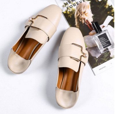 Alkalmi női cipő - csattal és lapos talppal