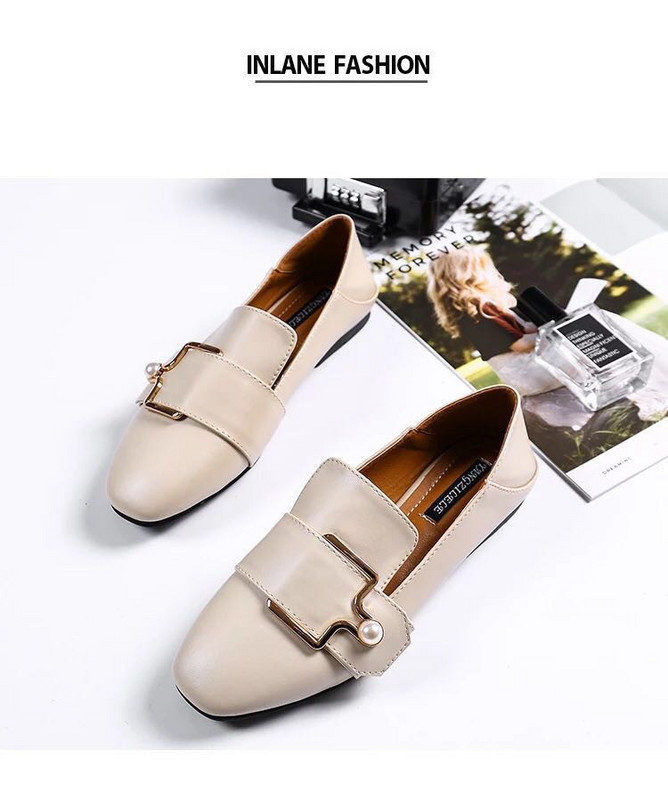 Alkalmi női cipő - csattal és lapos talppal