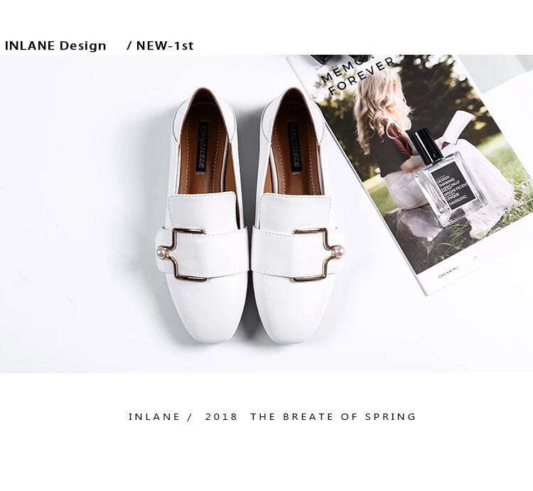 Alkalmi női cipő - csattal és lapos talppal