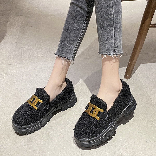 Női alkalmi fekete cipő fém csattal